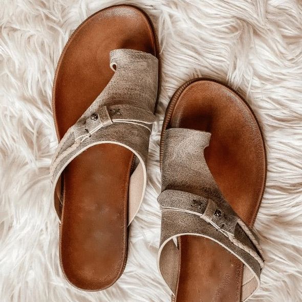 Oferta de esta semana: 49% de descuento en sandalias ortopédicas de primavera y verano con plantilla suave.