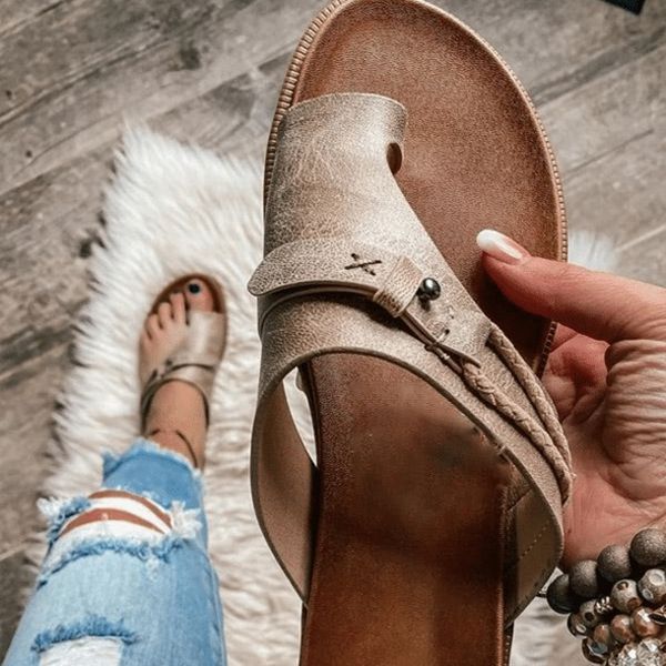 Oferta de esta semana: 49% de descuento en sandalias ortopédicas de primavera y verano con plantilla suave.
