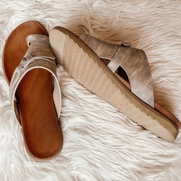 Oferta de esta semana: 49% de descuento en sandalias ortopédicas de primavera y verano con plantilla suave.